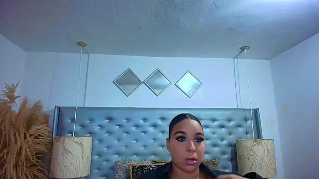 EileenBenzon online show from November 12, 2025, 5:08 am