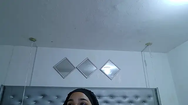 EileenBenzon online show from April 16, 2026, 1:34 pm