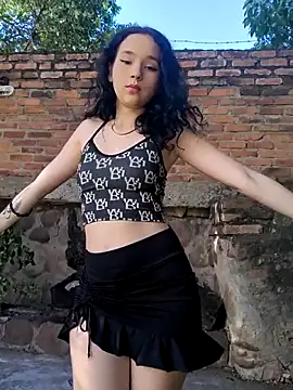 sweet outdoor charm online show from September 28, 2025, 8:03 pm