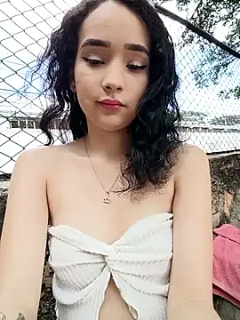 Snapshot of sweet_outdoor_charm chatting on January 16, 2026, 7:29 pm sweet outdoor charm online show from January 16, 2026, 7:29 pm