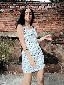 Snapshot of sweet_outdoor_charm chatting on March 4, 2026, 7:53 pm sweet outdoor charm online show from March 4, 2026, 7:53 pm