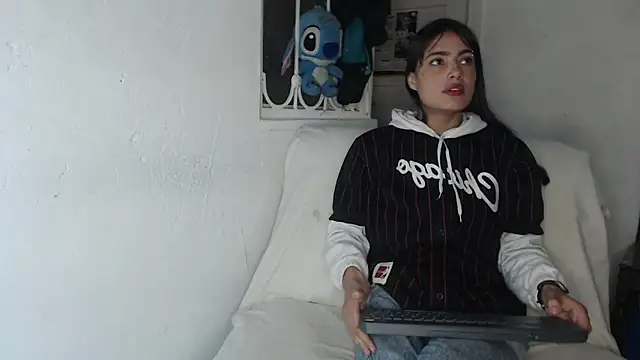 skinny sweet2411 online show from October 13, 2025, 9:26 pm