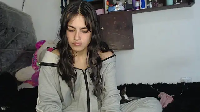 skinny sweet2411 online show from November 17, 2025, 7:14 am