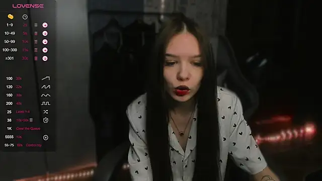 SweetyDeviliya online show from October 14, 2025, 4:35 am