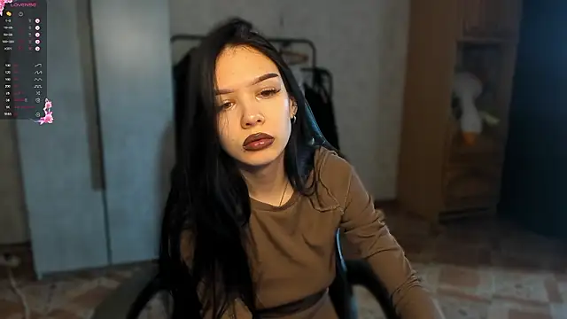 SweetyDeviliya online show from March 16, 2026, 5:55 am