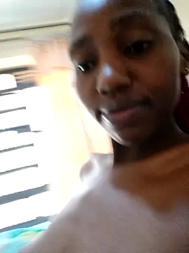 Snapshot of Beee25 chatting on December 1, 2025, 8:52 am Beee25 online show from December 1, 2025, 8:52 am