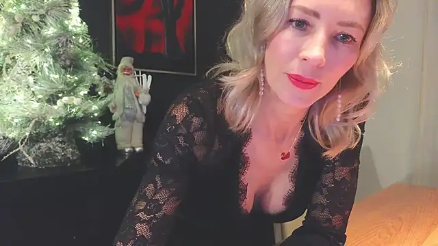 Snapshot of _Maddalena_ chatting on December 24, 2024, 11:00 pm Maddalena online show from December 24, 2024, 11:00 pm
