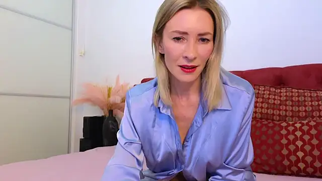 Snapshot of _Maddalena_ chatting on January 6, 2025, 8:39 pm Maddalena online show from January 6, 2025, 8:39 pm