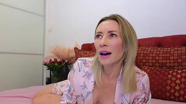 Snapshot of _Maddalena_ chatting on February 14, 2025, 9:21 pm Maddalena online show from February 14, 2025, 9:21 pm