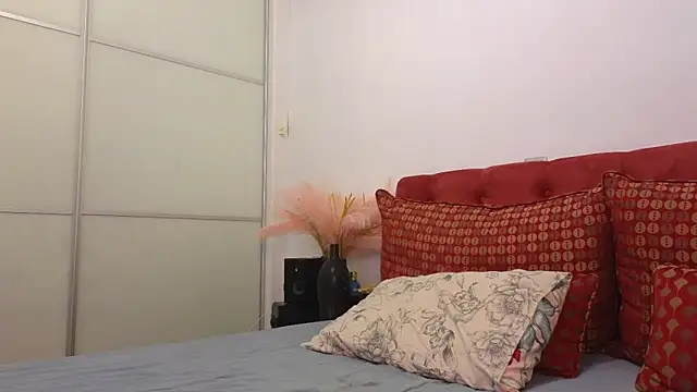 Snapshot of _Maddalena_ chatting on February 21, 2025, 9:32 pm Maddalena online show from February 21, 2025, 9:32 pm