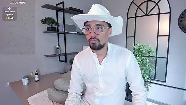 Snapshot of Edward_max chatting on March 4, 2026, 3:23 am Edward max online show from March 4, 2026, 3:23 am