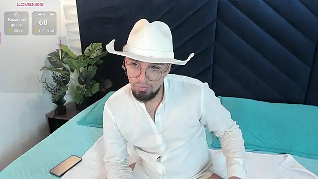 Snapshot of Edward_max chatting on March 20, 2026, 3:44 am Edward max online show from March 20, 2026, 3:44 am