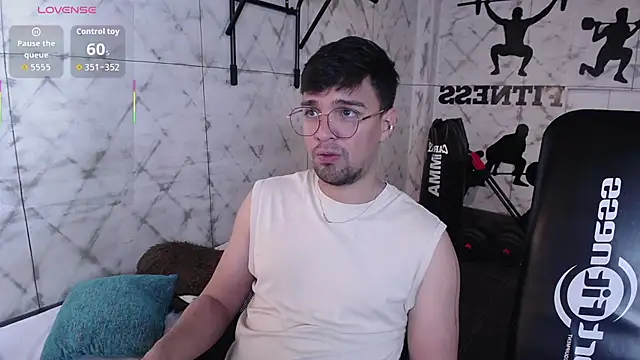 Snapshot of Edward_max chatting on April 6, 2026, 3:37 am Edward max online show from April 6, 2026, 3:37 am