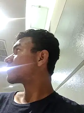 Reynold2608 online show from January 2, 2025, 3:48 am