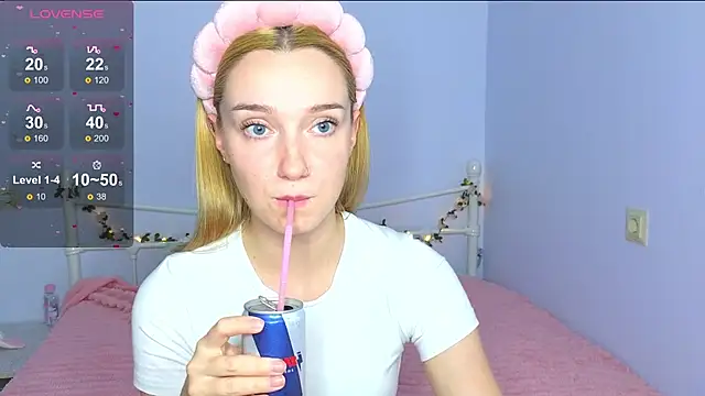 Wild Sophie  online show from September 25, 2025, 5:49 pm