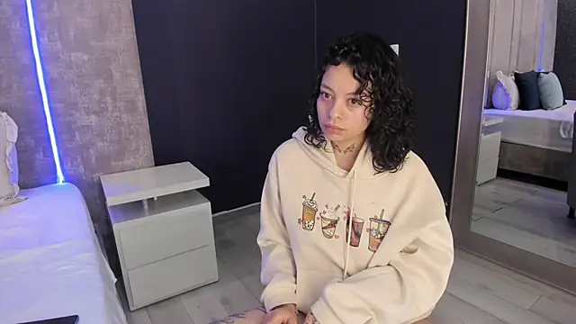 Snapshot of KatherineGomez chatting on April 19, 2026, 2:11 am KatherineGomez online show from April 19, 2026, 2:11 am