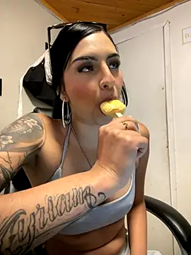 Hilary pinkk online show from October 16, 2025, 1:17 am