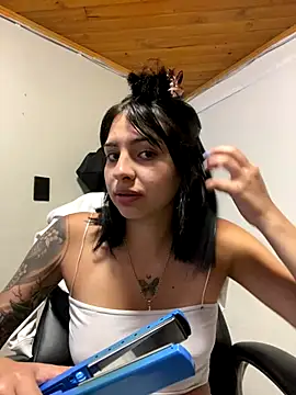 Hilary pinkk online show from October 22, 2025, 1:28 am