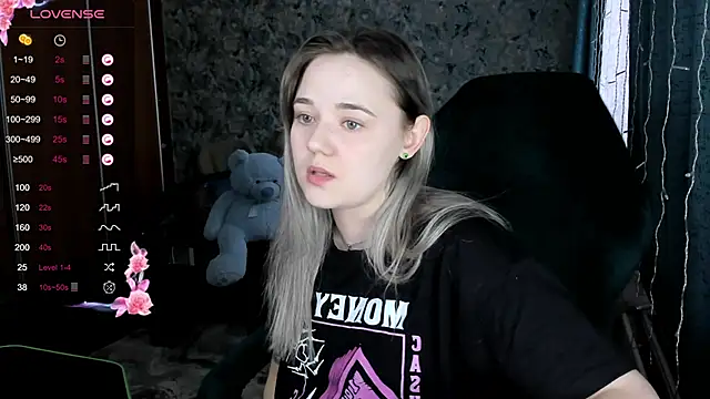 Your small bunny online show from December 4, 2024, 6:22 am