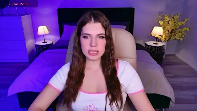 Snapshot of BellaSweetHeart chatting on October 13, 2025, 6:24 am BellaSweetHeart online show from October 13, 2025, 6:24 am