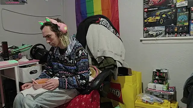 tallnerdyguy online show from April 8, 2026, 2:11 am