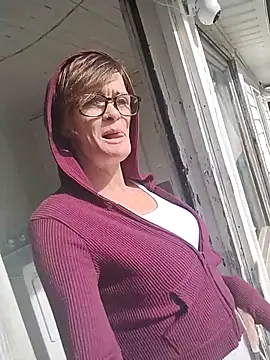 ivylee31 online show from November 28, 2025, 5:48 pm