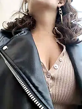 Alysson-- online show from January 8, 2025, 7:13 pm