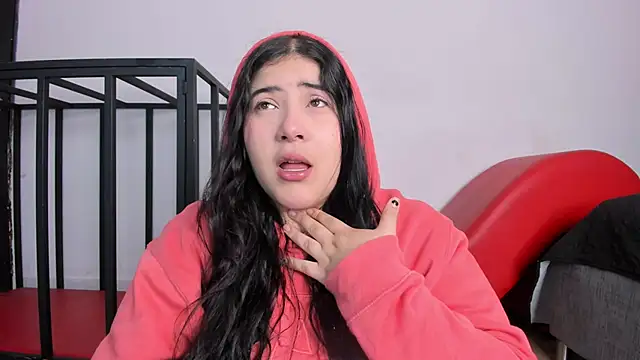 AmberiniHoffman online show from December 3, 2025, 11:19 am