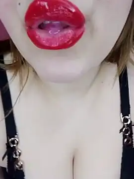 sexy-mariya online show from April 8, 2026, 2:28 pm