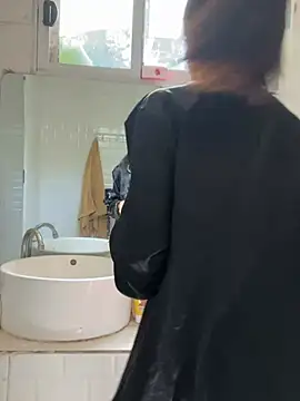 desiregirl69 online show from December 18, 2024, 5:04 am