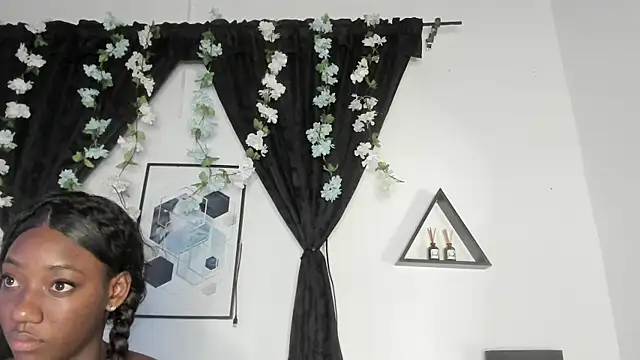 Khenta Michells online show from April 13, 2026, 10:32 am