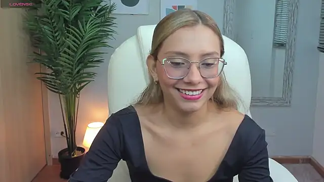 Mia Sanchez01 online show from December 6, 2024, 12:23 am