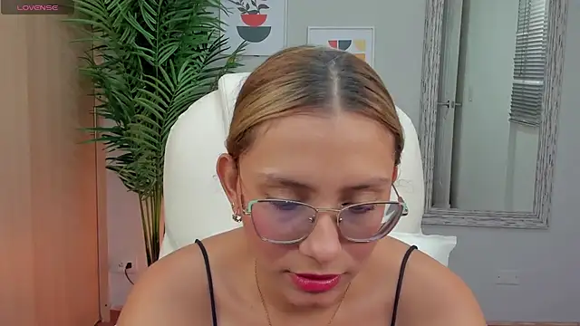 Mia Sanchez01 online show from December 30, 2024, 2:42 am