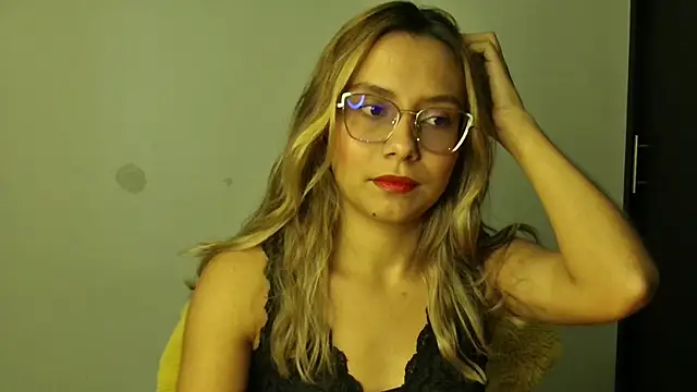 Mia Sanchez01 online show from January 28, 2025, 10:01 pm