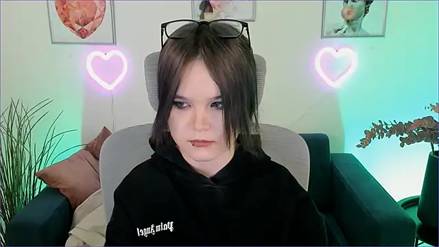 Elainebeness online show from December 7, 2024, 4:36 pm