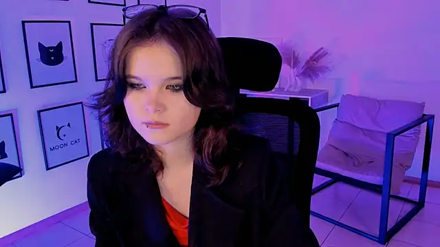 Elainebeness online show from December 13, 2024, 6:27 pm