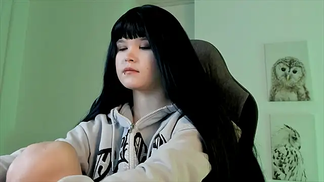 Elainebeness online show from December 15, 2024, 4:26 pm