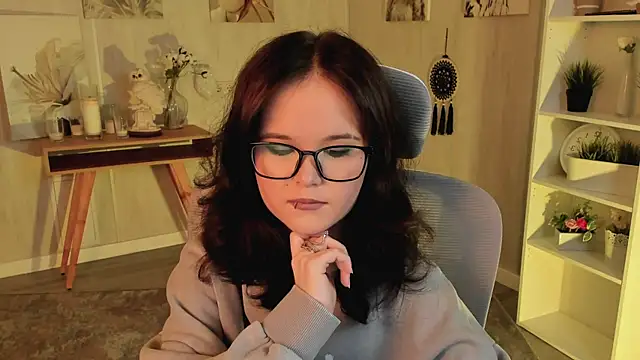 Elainebeness online show from March 22, 2025, 6:58 pm