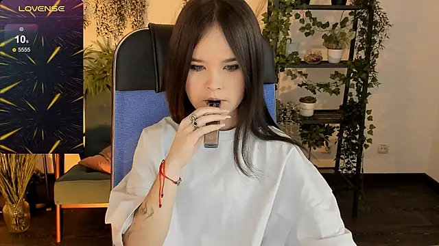 Elainebeness online show from December 13, 2025, 7:53 pm