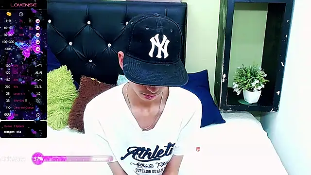 Snapshot of ttimy_x_boy chatting on December 20, 2024, 12:08 am ttimy x boy online show from December 20, 2024, 12:08 am