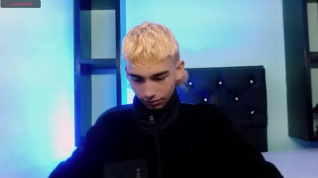 ttimy x boy online show from March 26, 2026, 8:25 pm