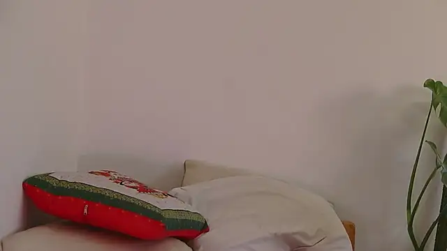 Miss oliviaa online show from December 11, 2024, 5:04 pm