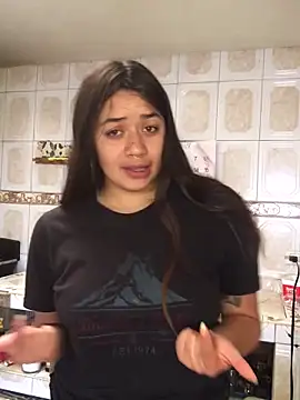 Miss oliviaa online show from November 5, 2025, 1:11 pm