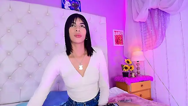 emaa lambert online show from March 3, 2025, 11:35 pm