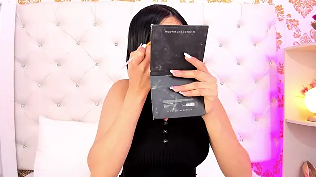 emaa lambert online show from September 25, 2025, 6:55 pm