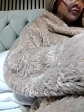 fofinhaa12 online show from November 7, 2025, 2:39 pm