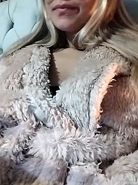 fofinhaa12 online show from November 9, 2025, 2:15 pm