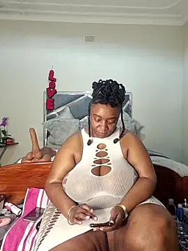 Snapshot of ThickianaRider chatting on May 10, 2026, 9:42 pm ThickianaRider online show from May 10, 2026, 9:42 pm