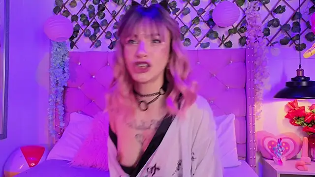 Snapshot of lauren_evans96 chatting on November 11, 2025, 1:27 am lauren evans96 online show from November 11, 2025, 1:27 am