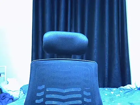 Horny-slut  online show from November 17, 2025, 4:24 pm